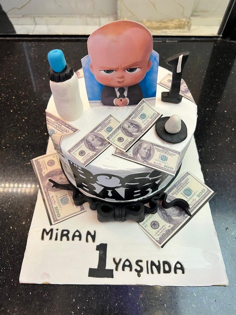 Eyvan Pastanesi patron bebek konseptli 1 yaş pastası